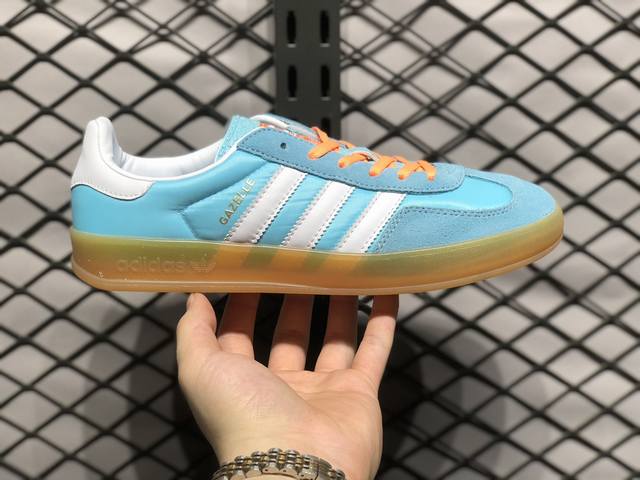 Adidas Originals Gazelle Indoor 三叶草 复古休闲防滑耐磨低帮板鞋 鞋款采用柔软的绒面革和耐用的皮革衬里融合在橡胶外底