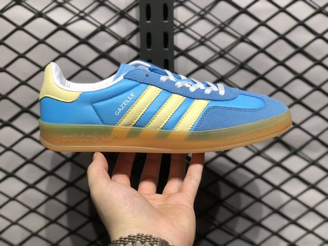 Adidas Originals Gazelle Indoor 三叶草 复古休闲防滑耐磨低帮板鞋 鞋款采用柔软的绒面革和耐用的皮革衬里融合在橡胶外底