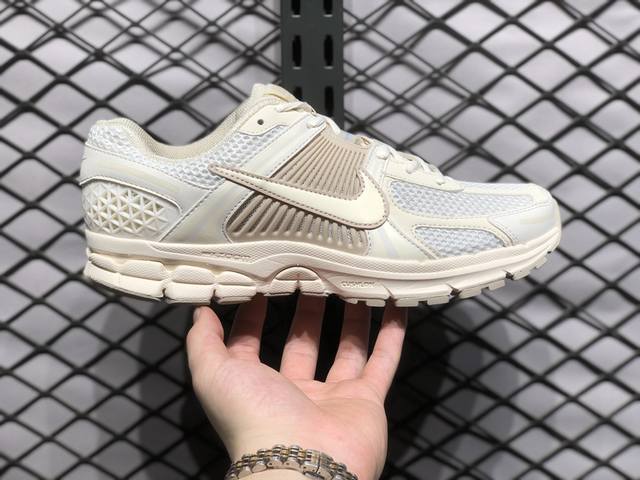 Nike Air Zoom Vomero 5 耐克v5耐磨透气 低帮跑步鞋 老爹鞋 男女同款 货号：Fq6868 111 尺码：35 36 36.5 37.5