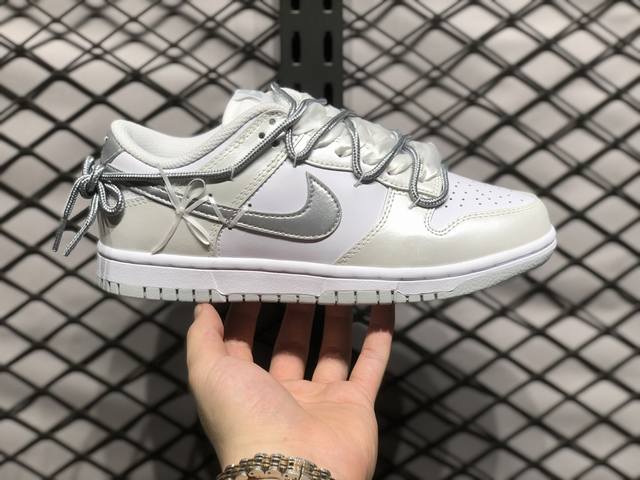 Nike Dunk 全套原楦原模倾力打造完美版型 独家原厂航空铝磨具打磨大底 鞋头坡度极致还原 无解鞋型 原盒原配 圈内天花板工艺 原厂冲刀 超高清洁度 全鞋零