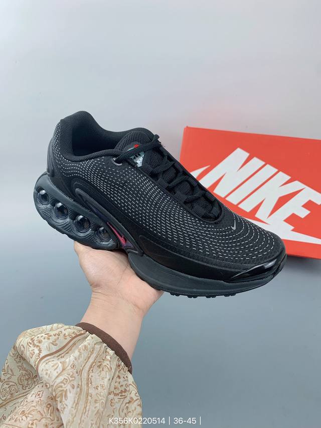 全新nike Air Max Dn 运动鞋 时尚跑步鞋，豆荚造型气垫吸睛！鞋面采用织物材质打造，提供舒适的穿着体验。这款鞋不仅具有时尚的外观，还融合了许多经典的