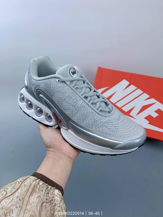 全新nike Air Max Dn 运动鞋 时尚跑步鞋，豆荚造型气垫吸睛！鞋面采用织物材质打造，提供舒适的穿着体验。这款鞋不仅具有时尚的外观，还融合了许多经典的