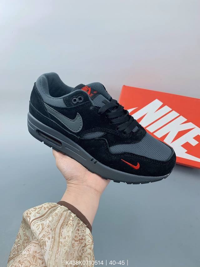 耐克 Nike Air Max 1 Tinker Sketch To Shelf 3D手绘漫画二次元风格 鞋面以相反的黑白笔画勾勒鞋面线条，其间点缀标注文字，带