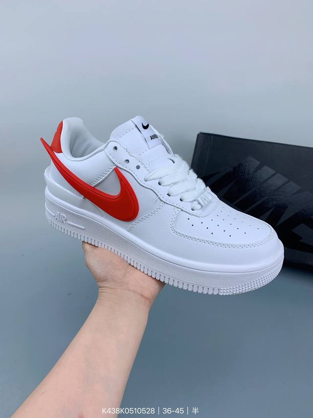 Ambush X Nk Air Force 1‘07 Low ”Phantom“ 联名款 空军一号低帮休闲板鞋 #鞋款鞋身以及内衬均采用了纯色皮革打造，标志性的