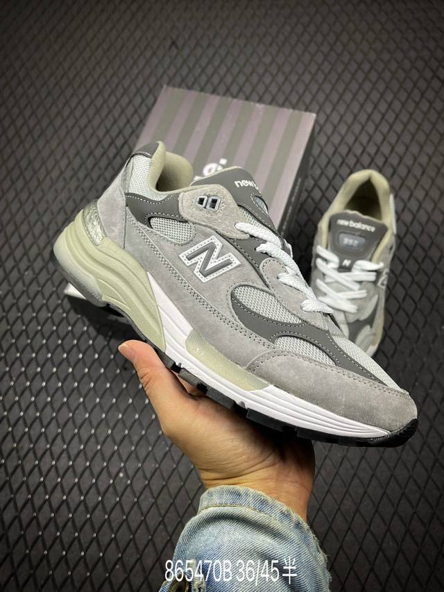 B 公司级新百伦new Balance 992 复古风格简约经典舒适百搭时尚休闲鞋缓震透气跑步鞋 鞋面采用皮革与织物相结合，尼龙网布在拼接工序上极为繁复，彰显质