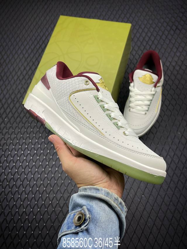 C 公司级air Jordan 2 Retro Aj2 乔2龙年限定 低帮篮球鞋 #鞋面采用热情洋溢且在中国文化中寓含富贵与喜庆之意的红色调，并精选了包括翻毛皮