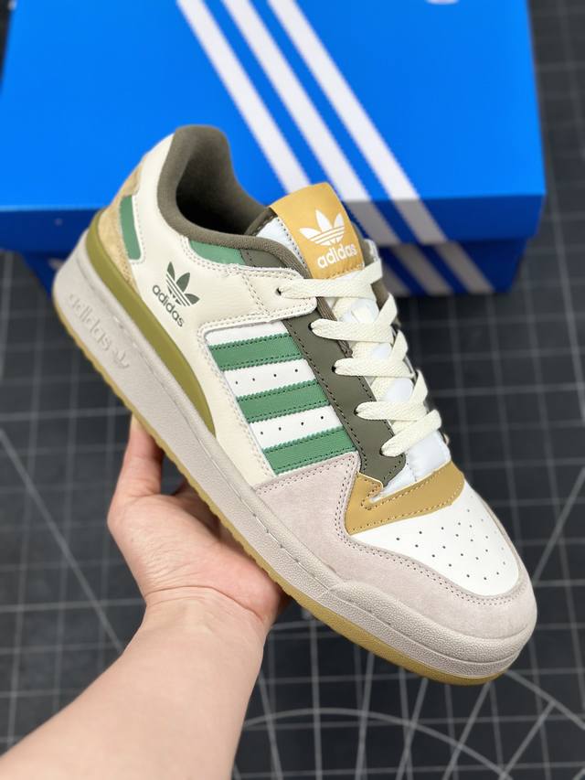 核心私 Adidas 阿迪达斯 三叶草 Forum Low Cl 男女运动鞋 摩登演绎篮球风的经典鞋 英文的“Forum”，是进行表达的场所，在这里，可以释放自