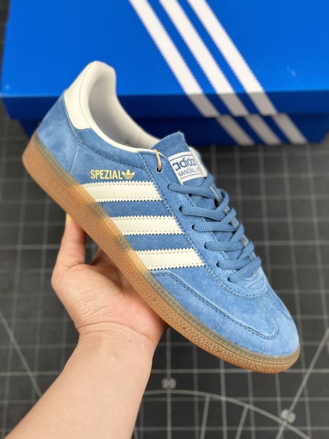 核心私 阿迪达斯adidas Handball Spezial 三叶草 复古休闲板鞋 原盒包装 牛筋耐磨大底 承载青春情怀的板鞋，是现在潮男靓女上脚的大热鞋款