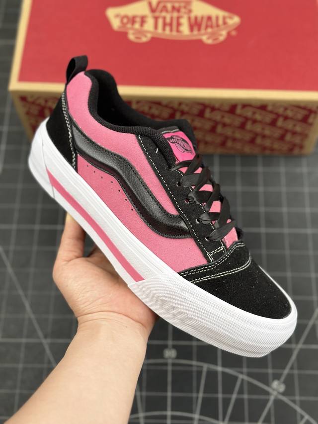 核心私 万斯 Vans Knu-Skool Vr3 Lx 面包鞋 坎普尔 茱利安系列低帮复古硫化休闲运动板鞋“肥胖版大logo” 要说整个年最为热门的鞋型之一，