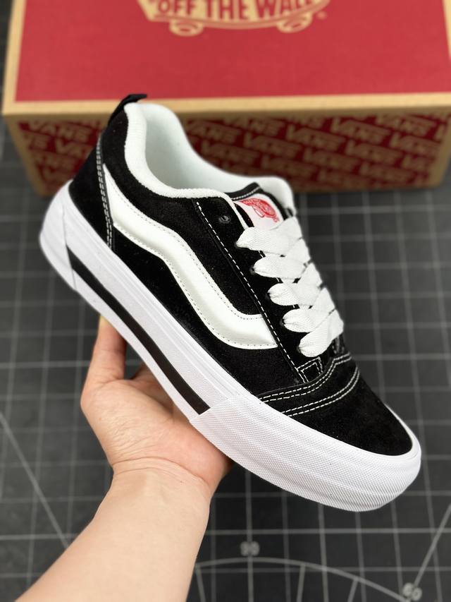 核心私 万斯 Vans Knu-Skool Vr3 Lx 面包鞋 坎普尔 茱利安系列低帮复古硫化休闲运动板鞋“肥胖版大logo” 要说整个年最为热门的鞋型之一，