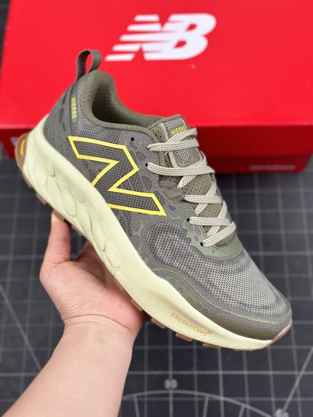 核心私 新百伦new Balance 全新配色防滑耐磨低帮跑步鞋 拼接鞋面赋予双足出色的舒适感与酷爽体验。外观设计穿着简易，轻松灵活，能使双足无比轻盈，耐磨材质