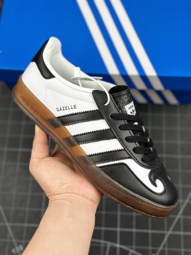 核心私 阿迪德训鞋adidas Originals Gazelle Indoor 三叶草休闲防滑耐磨低帮板鞋 T字型鞋头 鞋头出色设计 塑就出众贴合感 稳固的后