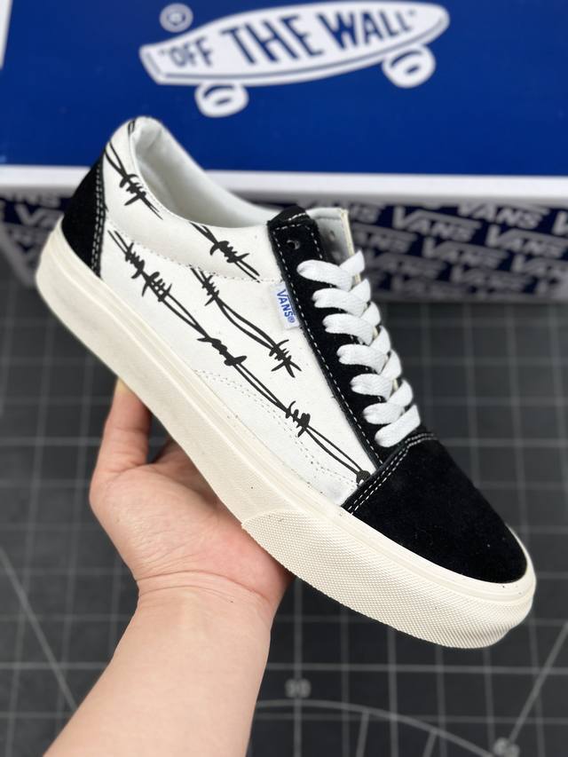 核心私 万斯 Vans Old Skool Barbed Wire 铁丝网印花 低帮休闲运动板鞋 此次最新系列分别通过黑色作为基调各打造鞋款，组成整个系列。既然