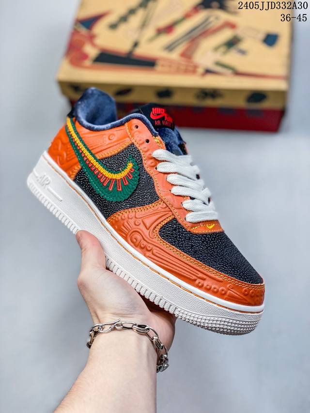 公司级耐克nike Air Force 1 Low 空军一号低帮百搭休闲运动板鞋。柔软、弹性十足的缓震性能和出色的中底设计，横跨复古与现代的外型结合，造就出风靡