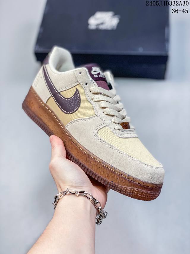 公司级耐克nike Air Force 1 Low 空军一号低帮百搭休闲运动板鞋。柔软、弹性十足的缓震性能和出色的中底设计，横跨复古与现代的外型结合，造就出风靡