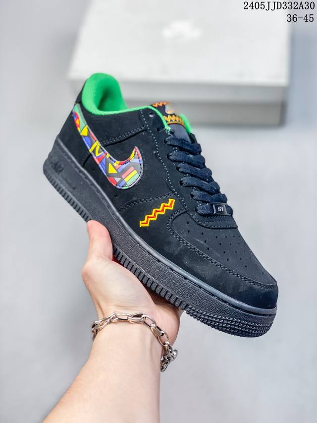 公司级耐克nike Air Force 1 Low 空军一号低帮百搭休闲运动板鞋。柔软、弹性十足的缓震性能和出色的中底设计，横跨复古与现代的外型结合，造就出风靡