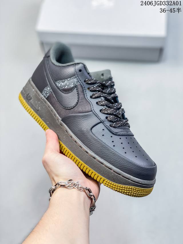 公司级耐克nike Air Force 1 Low 空军一号低帮百搭休闲运动板鞋。柔软、弹性十足的缓震性能和出色的中底设计，横跨复古与现代的外型结合，造就出风靡