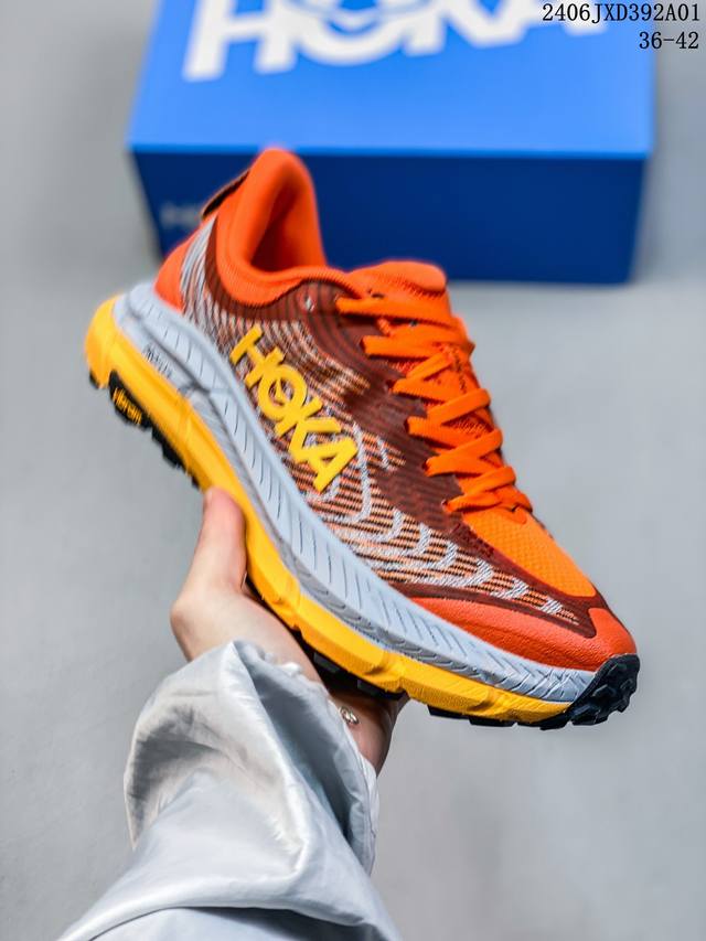 Hoka One One Clifton 克里夫顿 -马法特4 代专业性能减震公路跑步鞋 轻盈透气的针织网面和纱线的使用让鞋面更挺拔 增强鞋面的强度和支撑性能