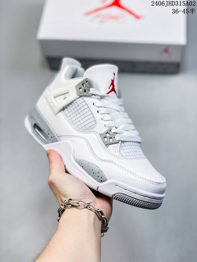 Air Jordan 4 Retro Aj4 乔丹4代 Aj4 乔4 乔丹篮球鞋系列 承袭了 Black Cat 的劲酷风范，眼前的这双 Air Jordan