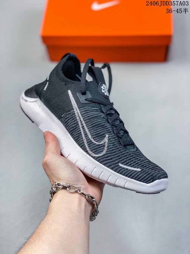 Nike Free Run 5.0 耐克 赤足5.0 蓝橙 可回收材料轻便透气运动跑步鞋 类似袜子的nike Free Run 5.0由至少20%的可回收材料制