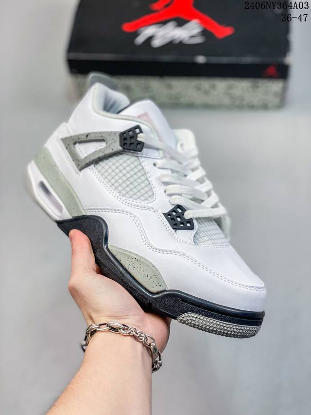 Air Jordan 4 Retro Aj4 乔丹4代 Aj4 乔4 乔丹篮球鞋系列 承袭了 Black Cat 的劲酷风范，眼前的这双 Air Jordan