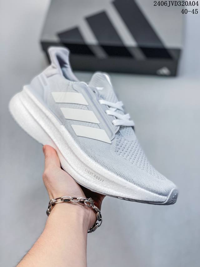 阿迪达斯adidas Ultraboost Light 全掌爆米花休闲运动跑鞋。采用网材搭配反光皮革鞋面，配上stretchweb网格外底和boost中底，提供