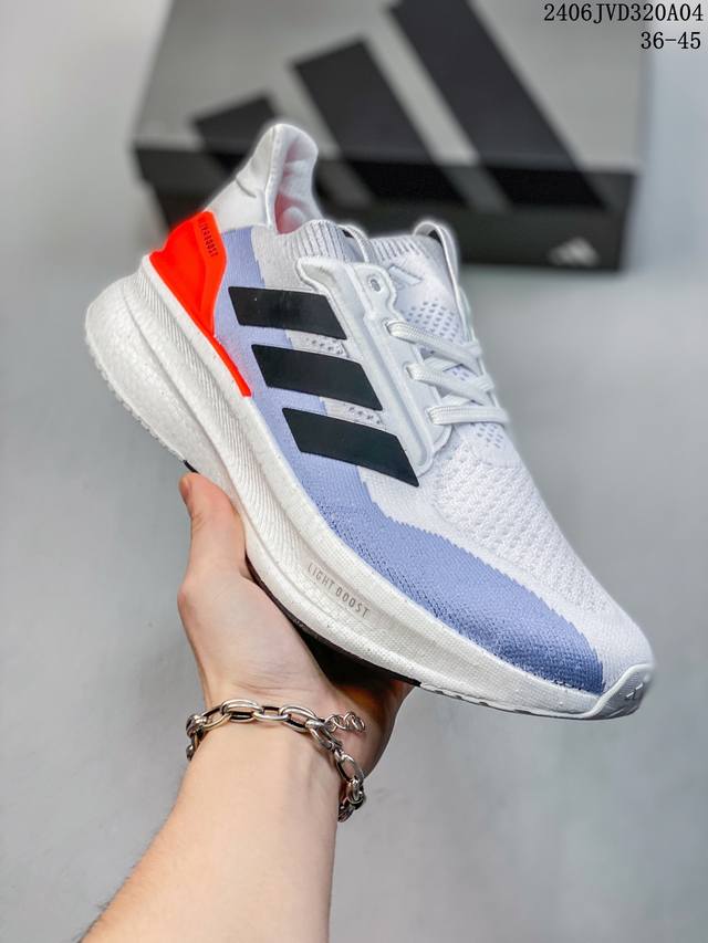 阿迪达斯adidas Ultraboost Light 全掌爆米花休闲运动跑鞋。采用网材搭配反光皮革鞋面，配上stretchweb网格外底和boost中底，提供