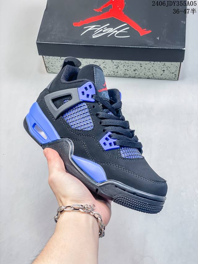 Air Jordan 4 Retro Aj4 乔丹4代 Aj4 乔4 乔丹篮球鞋系列 承袭了 Black Cat 的劲酷风范，眼前的这双 Air Jordan