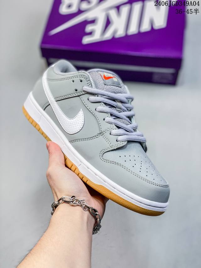 公司级带半码 耐克nike Sb Dunk Low 扣篮系列复古低帮休闲运动滑板板鞋。采用脚感柔软舒适zoomair气垫，有效吸收滑板等极限运动在落地时带来的冲