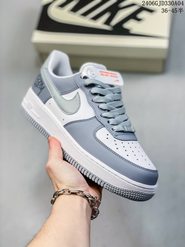 公司级耐克nike Air Force 1 Low 空军一号低帮百搭休闲运动板鞋。柔软、弹性十足的缓震性能和出色的中底设计，横跨复古与现代的外型结合，造就出风靡