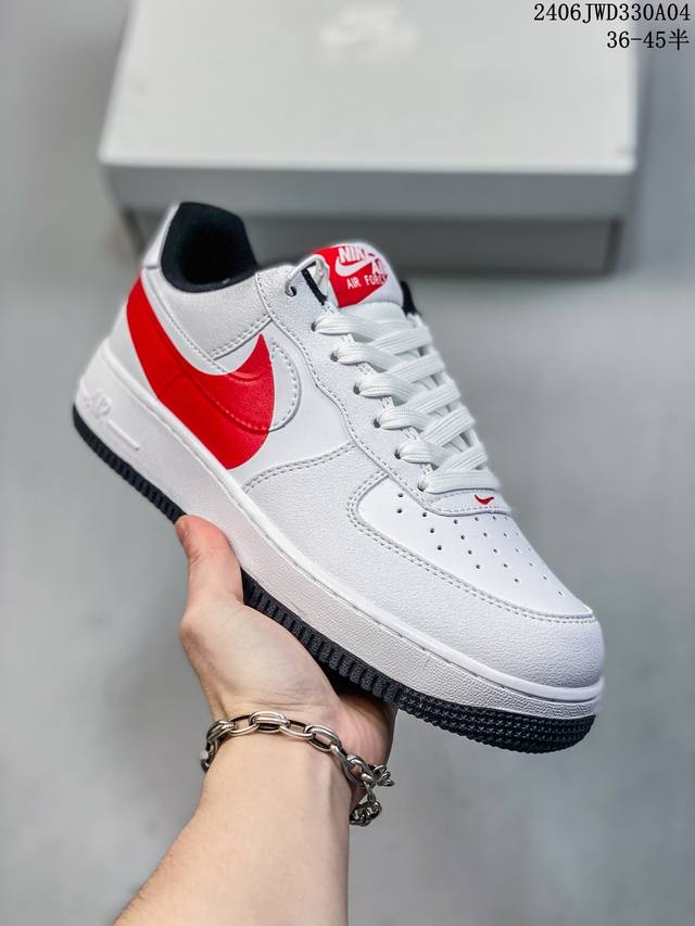 公司级耐克nike Air Force 1 Low 空军一号低帮百搭休闲运动板鞋。柔软、弹性十足的缓震性能和出色的中底设计，横跨复古与现代的外型结合，造就出风靡