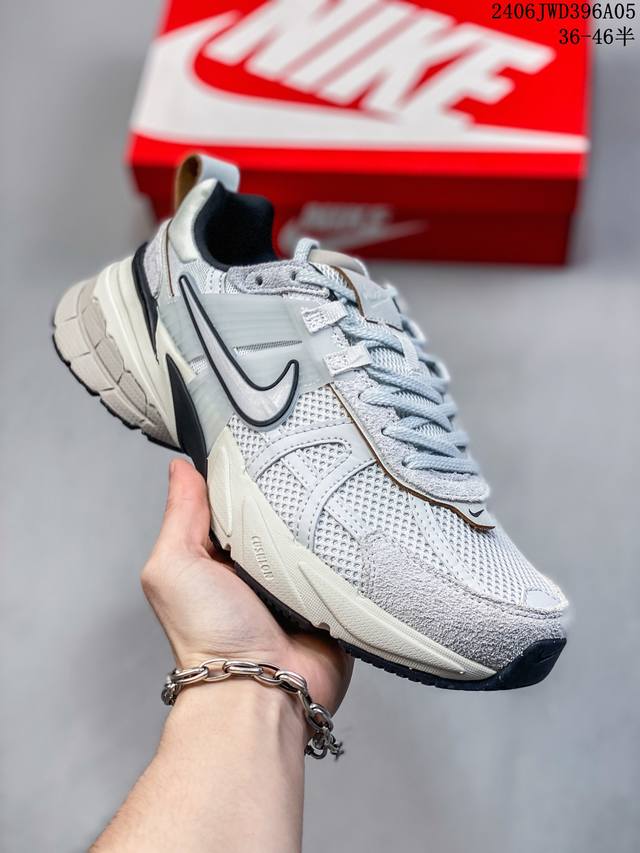 公司级nike V2K Runtekk 灰白 减震防滑复古低帮跑步鞋 材质上使用大面积网眼 皮革 Tpu 组成 支撑和透气性肯定不错 中底处由 Cushlon