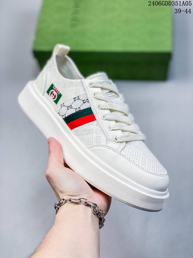 Gucci 轻奢单品 广东品质原厂 高奢古驰gucci Screener Gg High-Top Sneaker休闲潮鞋系列意大利进口超软小牛皮+刺绣搭配 原装