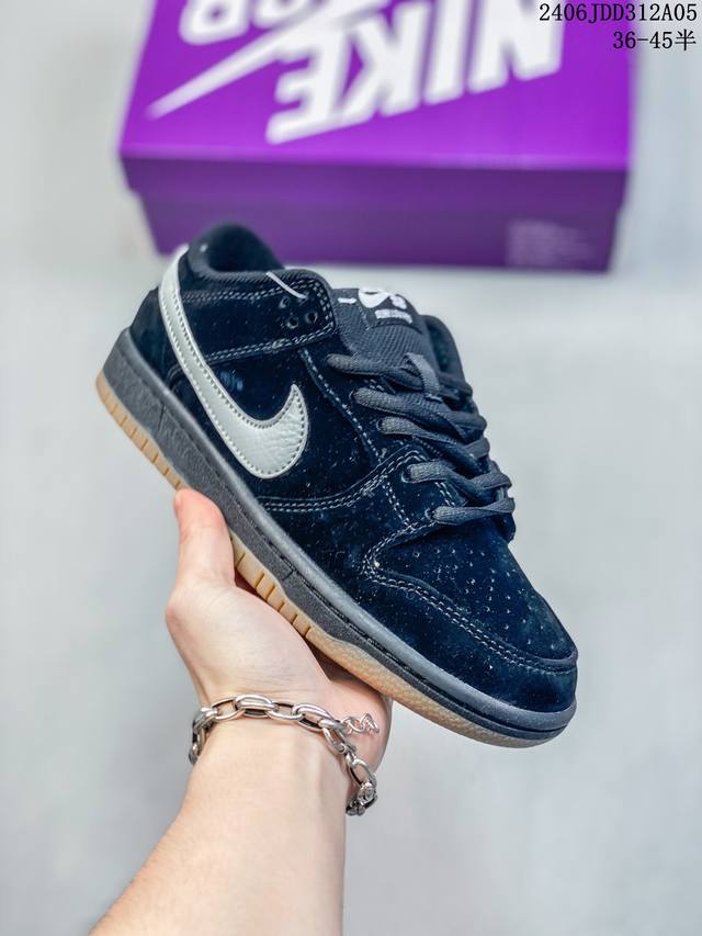 公司级带半码 耐克nike Sb Dunk Low 扣篮系列复古低帮休闲运动滑板板鞋。采用脚感柔软舒适zoomair气垫，有效吸收滑板等极限运动在落地时带来的冲