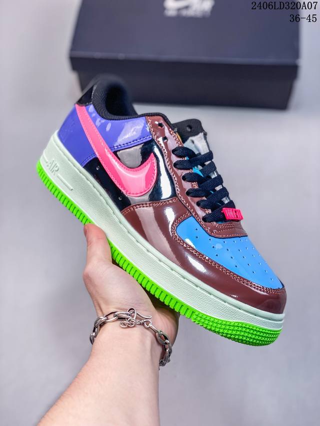 公司级耐克nike Air Force 1 Low 空军一号低帮百搭休闲运动板鞋。柔软、弹性十足的缓震性能和出色的中底设计，横跨复古与现代的外型结合，造就出风靡