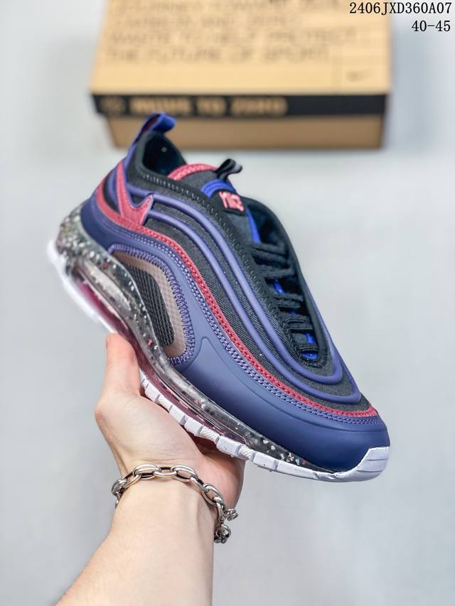 耐克 Nike Air Max 97 小勾子弹复古全掌气垫休闲运动鞋，鞋身swoosh视觉呈现效果。 以创新搭载可视全掌max Air和演绎疾速风范的前卫设计，