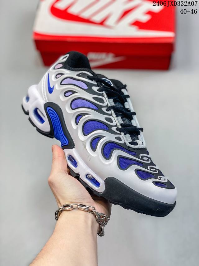 公司级耐克nike Air Maxplus Drift休闲气垫缓震跑步运动鞋 造型超讨喜！鞋面以帆布和织物材质包裹，保证了轻薄透气，更适合夏季穿着。鞋侧 鱼骨