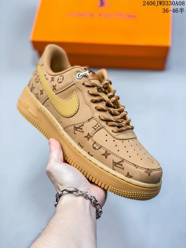 公司级耐克nike Air Force 1 Low 空军一号低帮百搭休闲运动板鞋。柔软、弹性十足的缓震性能和出色的中底设计，横跨复古与现代的外型结合，造就出风靡