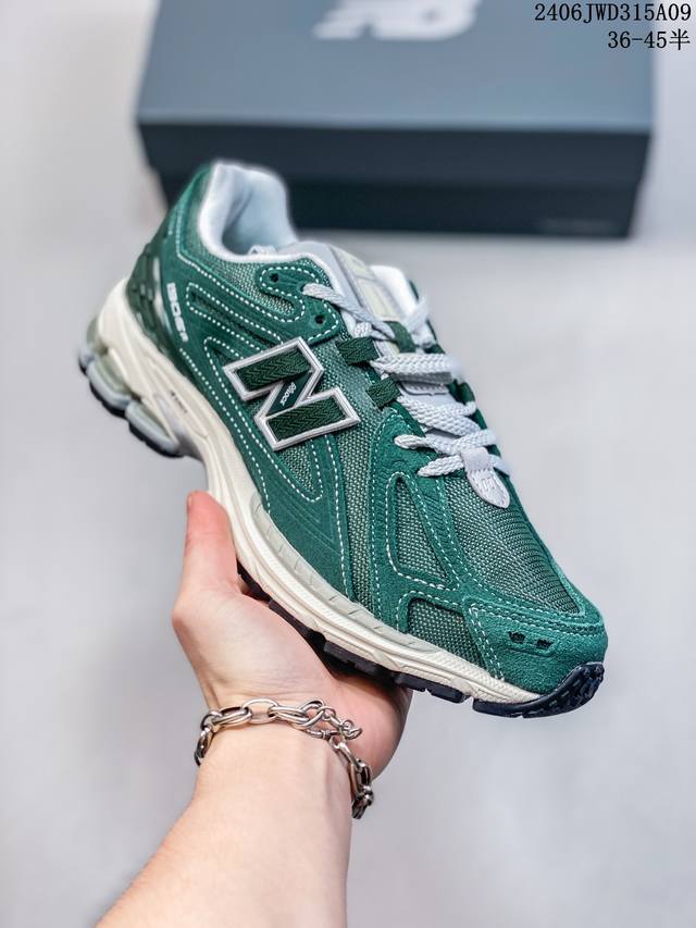 Dt#New Balance Nb 6 此款简约大方的造型设计，给人以随性休闲的时尚格调，穿着舒适轻便，运动灵活自如，满足日常个性穿搭。 06Jwd315A09