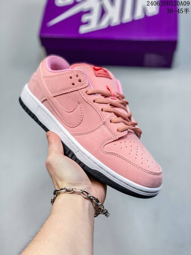 公司级带半码 耐克nike Sb Dunk Low 扣篮系列复古低帮休闲运动滑板板鞋。采用脚感柔软舒适zoomair气垫，有效吸收滑板等极限运动在落地时带来的冲