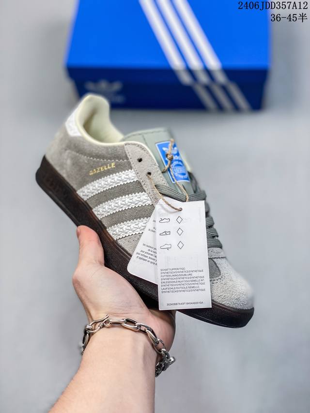 Adidas Originals Bermuda整双鞋以传统的低帮呈现，马卡龙配色的清新造型。鞋身以细腻的绒面麂皮包裹，中底选择了与德训鞋类似的生胶材质打造。并