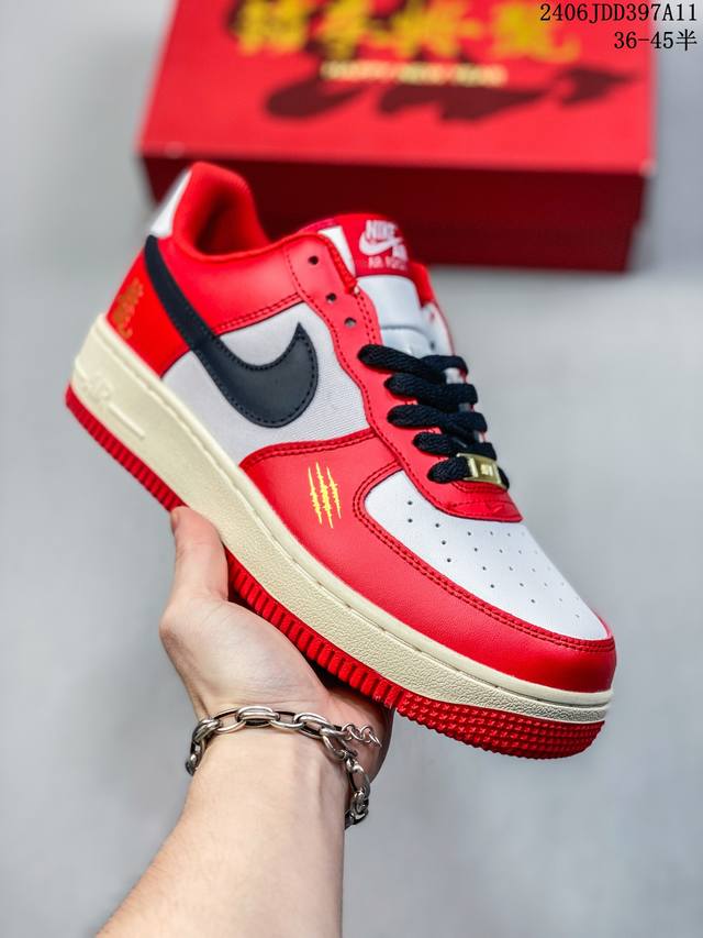 公司级耐克nike Air Force 1 Low 空军一号低帮百搭休闲运动板鞋。柔软、弹性十足的缓震性能和出色的中底设计，横跨复古与现代的外型结合，造就出风靡