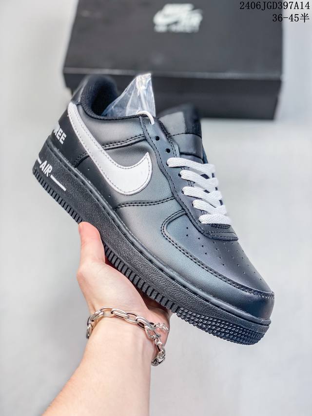 公司级耐克nike Air Force 1 Low 空军一号低帮百搭休闲运动板鞋。柔软、弹性十足的缓震性能和出色的中底设计，横跨复古与现代的外型结合，造就出风靡