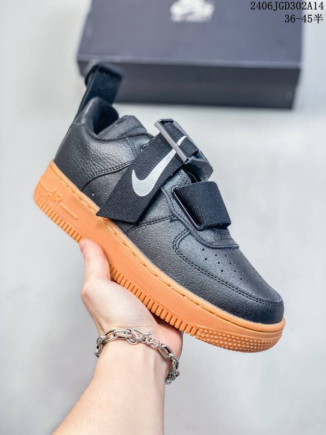 耐克nike Air Force 1 Utility Qs 空军一号 军事机能低帮运动休闲板鞋， 正确乳白强夜光大底 荔枝纹鞋面纹路。 货号：Av6247- A