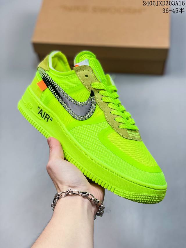 公司级耐克nike Air Force 1 Low 空军一号低帮百搭休闲运动板鞋。柔软、弹性十足的缓震性能和出色的中底设计，横跨复古与现代的外型结合，造就出风靡