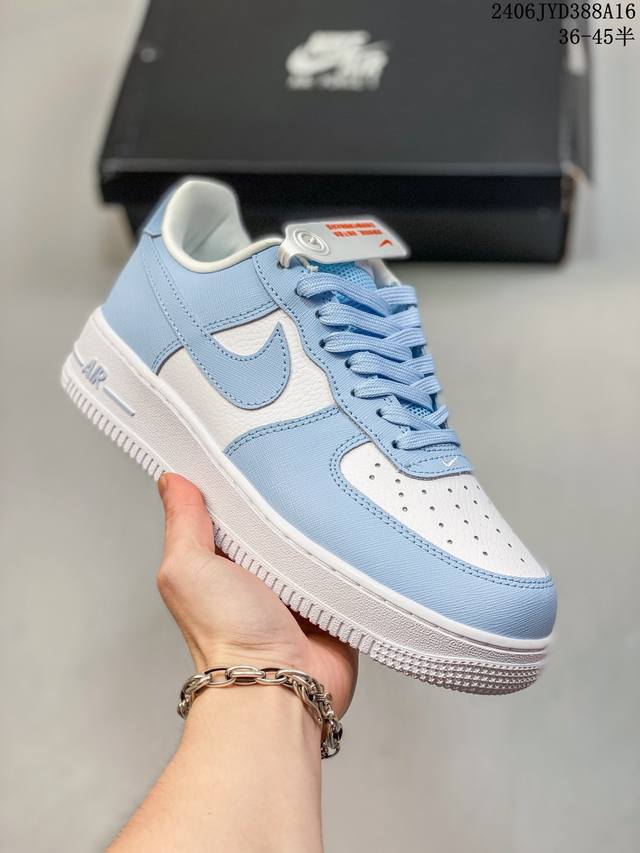 公司级耐克nike Air Force 1 Low 空军一号低帮百搭休闲运动板鞋。柔软、弹性十足的缓震性能和出色的中底设计，横跨复古与现代的外型结合，造就出风靡