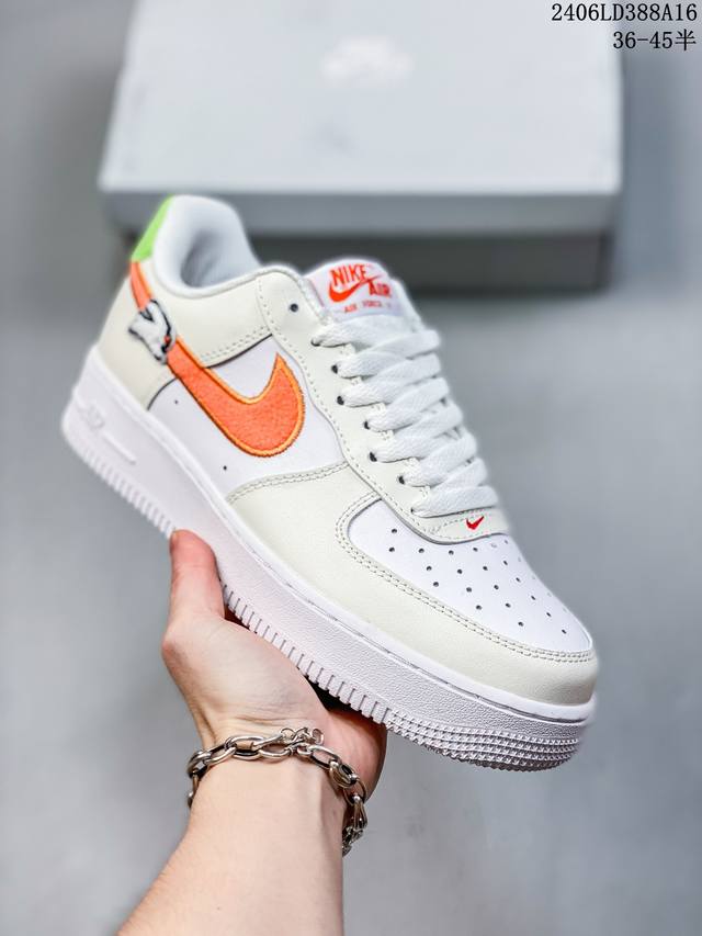 公司级耐克nike Air Force 1 Low 空军一号低帮百搭休闲运动板鞋。柔软、弹性十足的缓震性能和出色的中底设计，横跨复古与现代的外型结合，造就出风靡