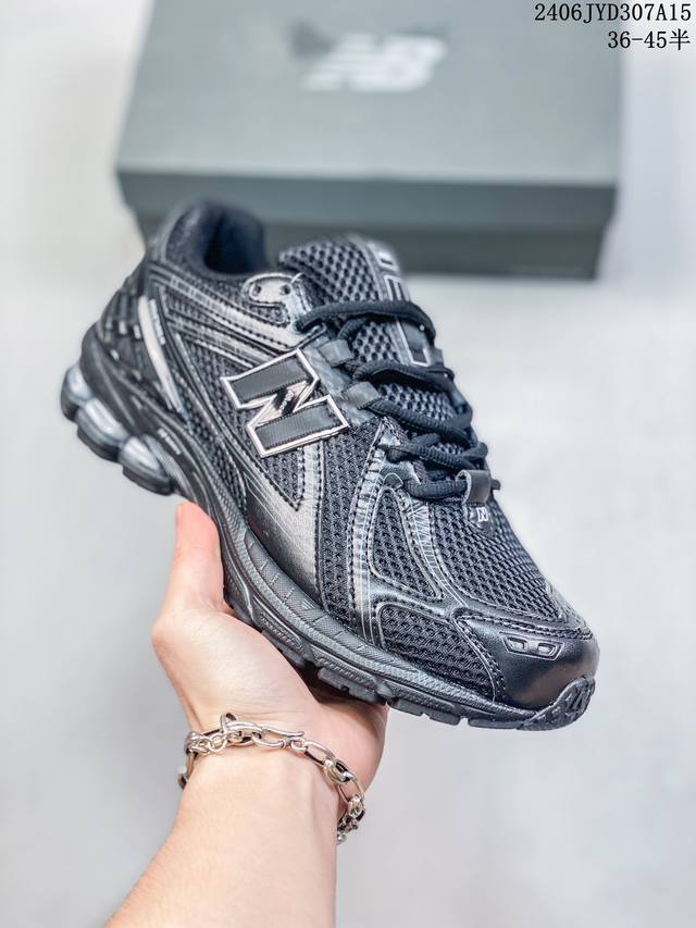 新百伦 New Balance M 6系列 复古运动鞋单品宝藏老爹鞋款。作为nb最经典的档案鞋型之一，与2002一样， 6有着nb最成熟的技术加持和复古款式，而