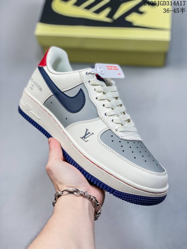 公司级耐克nike Air Force 1 Low 空军一号低帮百搭休闲运动板鞋。柔软、弹性十足的缓震性能和出色的中底设计，横跨复古与现代的外型结合，造就出风靡