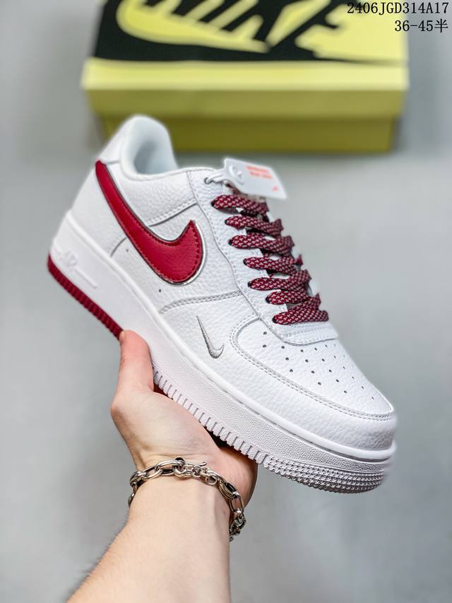 公司级耐克nike Air Force 1 Low 空军一号低帮百搭休闲运动板鞋。柔软、弹性十足的缓震性能和出色的中底设计，横跨复古与现代的外型结合，造就出风靡